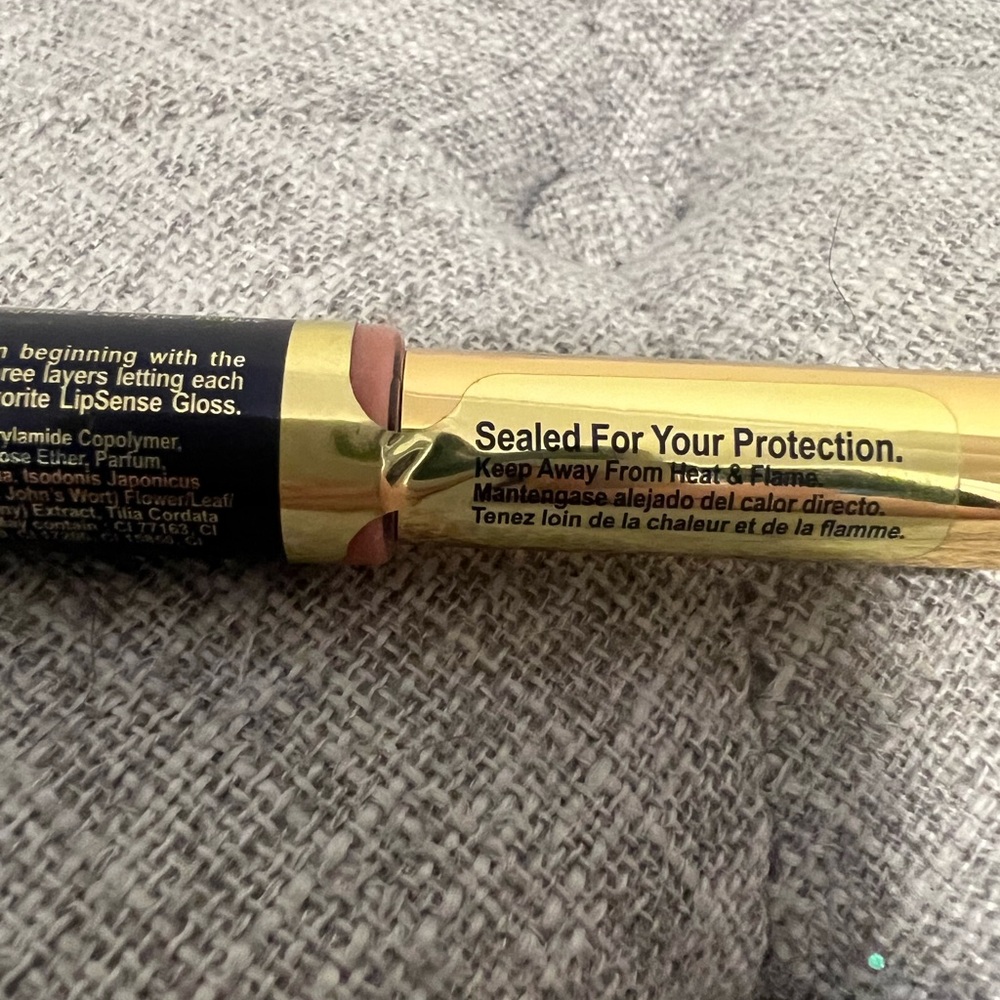 Bombshell LipSense - Picture 3 of 3